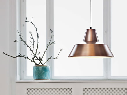 Die Workshop Lamp von Made by Hand ist eine Industrieleuchte, die elegantes Design mit ausgereiftem Ausleuchten verbindet.