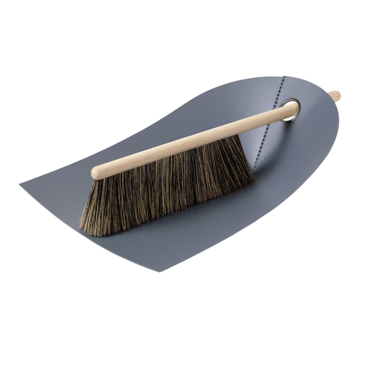 https://cdn.connox.de/m/100030/130226/media/normann-copenhagen/Handfeger-und-Kehrblech/Dustpan-and-broom-darkgrey.jpg