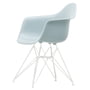 Vitra - Eames Plastic Armchair DAR RE, weiß / eisgrau (Filzgleiter weiß)