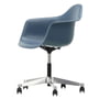 Vitra - Eames Plastic Armchair PACC RE, poliert / meerblau, weiche Rollen (Hartboden)