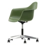 Vitra - Eames Plastic Armchair PACC RE, poliert / forest, weiche Rollen (Hartboden)
