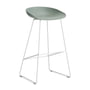 Hay - About A Stool AAS 38 Barhocker H 85, weiß / fall green 2.0 (Filzgleiter)