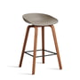 Hay - About A Stool AAS 32 H 75 cm, Walnuss lackiert / Stahl schwarz / khaki 2.0 (Kunststoffgleiter)