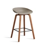 HAY - About A Stool AAS 32 H 75 cm, Walnuss lackiert / Stahl schwarz / khaki 2.0 (Kunststoffgleiter)