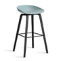 Hay - About A Stool AAS 32 H 85 cm, Eiche schwarz lackiert / Stahl schwarz / dusty blue 2.0 (Filzgleiter)