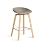 HAY - About A Stool AAS 32 H 65 cm, Eiche lackiert / Edelstahl / khaki 2.0 (Kunststoffgleiter)