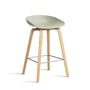 HAY - About A Stool AAS 32 H 65 cm, Eiche lackiert / Edelstahl / pastel green 2.0 (Kunststoffgleiter)
