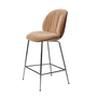 Gubi - Beetle Soft Counter Chair, Vorne gepolstert, Chrom schwarz / Sitzschale walnuss / Belsuede Special FR Dedar (132)