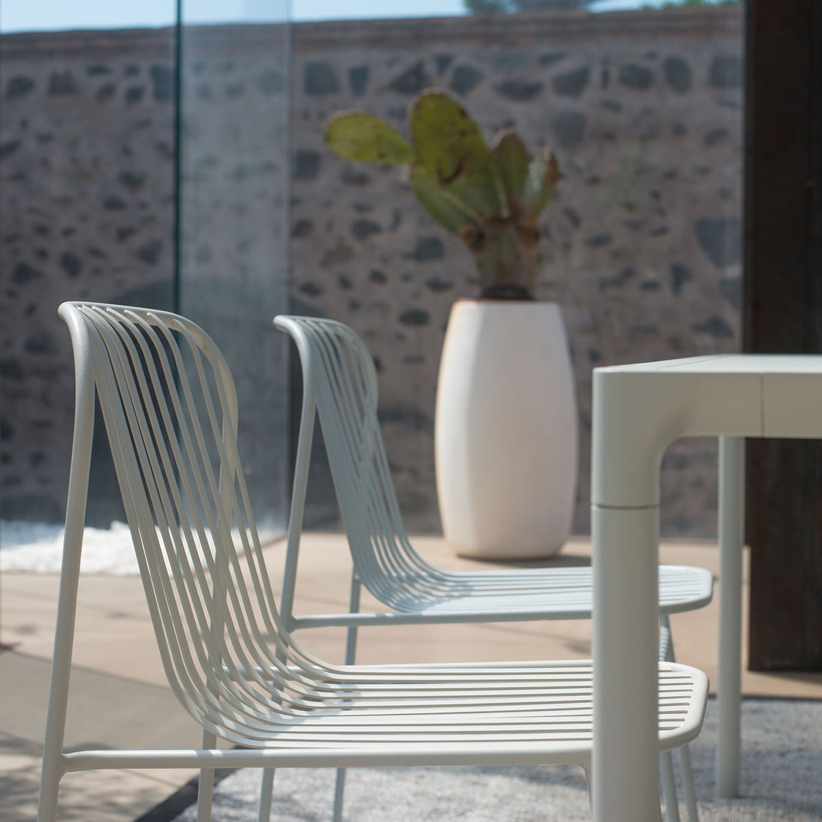RIO R50 Stuhl aus Stahl mit Armlehnen By emu