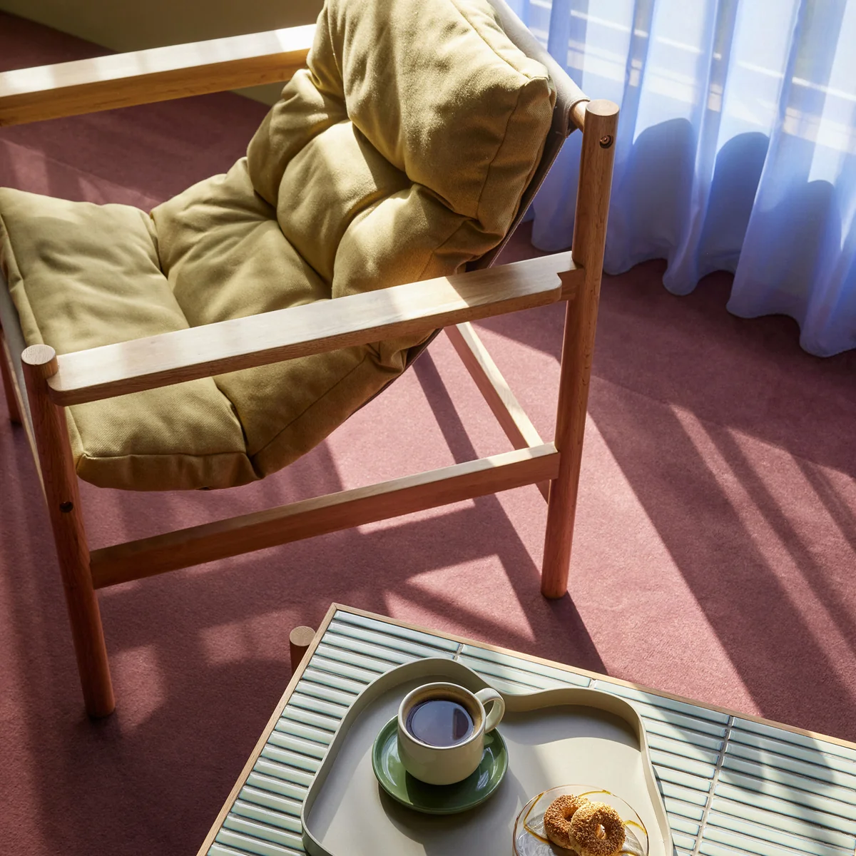 Heritage Loungestuhl mit Hocker von Hübsch Interior