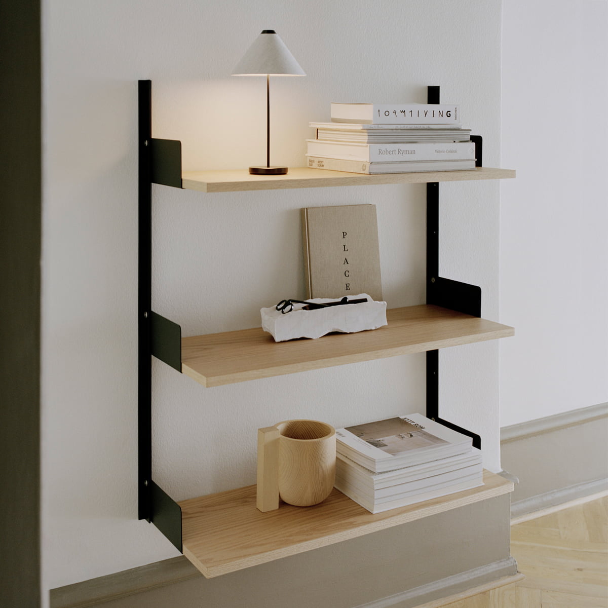 New Works - Wandregal 900, Eiche / schwarz