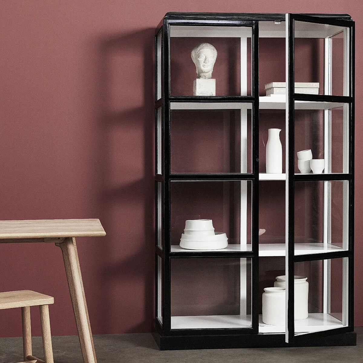 Hübsch Interior - Display Schrank mit Glastüren, H 187 cm, schwarz / weiß