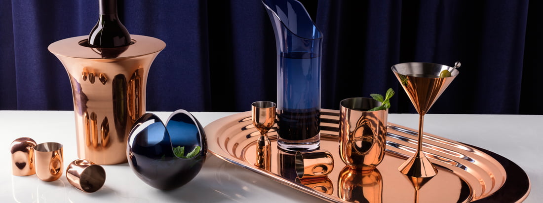 Die Stücke der Plum Bar-Kollektion von Tom Dixon werden aus Glas und kupferbeschichtetem Edelstahl hergestellt und verleihen sowohl der klassischen Restaurant- und Hotelbar als auch der Bar im Wohnbereich einen eleganten Touch. 
