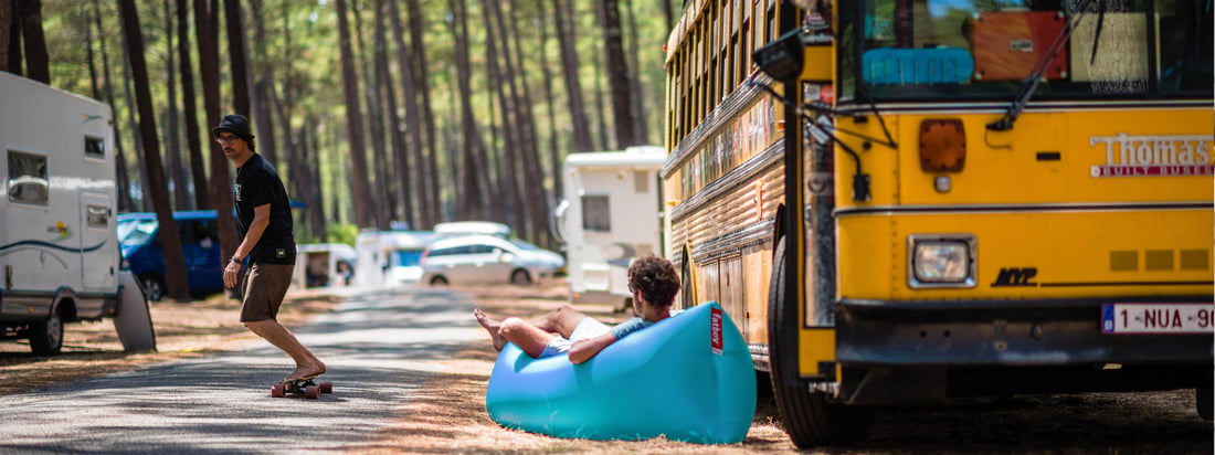 Der Lamzac von Fatboy ist ein wahres Festival Must-Have. Das Luft-Lounger eignet sich hervorragend um sich auf dem Campingplatz zu erholen oder als Sofa für bis zu zwei Personen.