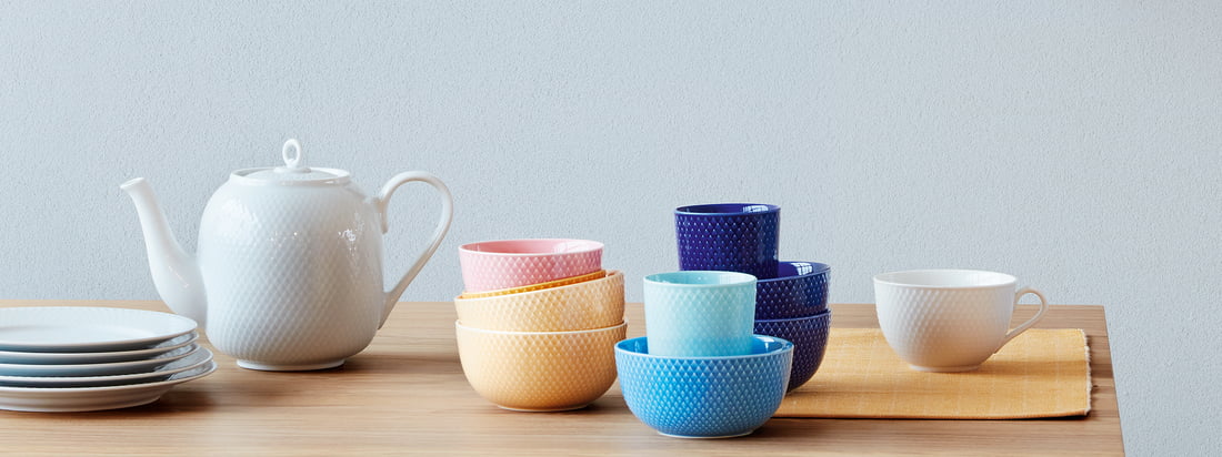 2021 begeistert der dänische Hersteller Lyngby Porcelæn mit fröhlichen Farbtönen, geometrischen Formen und einem aufmunternden Design in seinen Porzellan- und Textilprodukten.