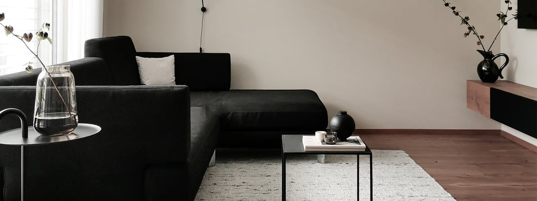 Die Interior-Welt erfreut sich seit Jahren an Möbel-Trends und Deko-Highlights in den unterschiedlichsten Beige-Nuancen. Kein Wunder! Beige eignet sich wunderbar als Basis und lässt sich mit allen erdenklichen Farben kombinieren. Ein weiteres Must-Have in diesem Jahr sind Design-Pieces in Braun.