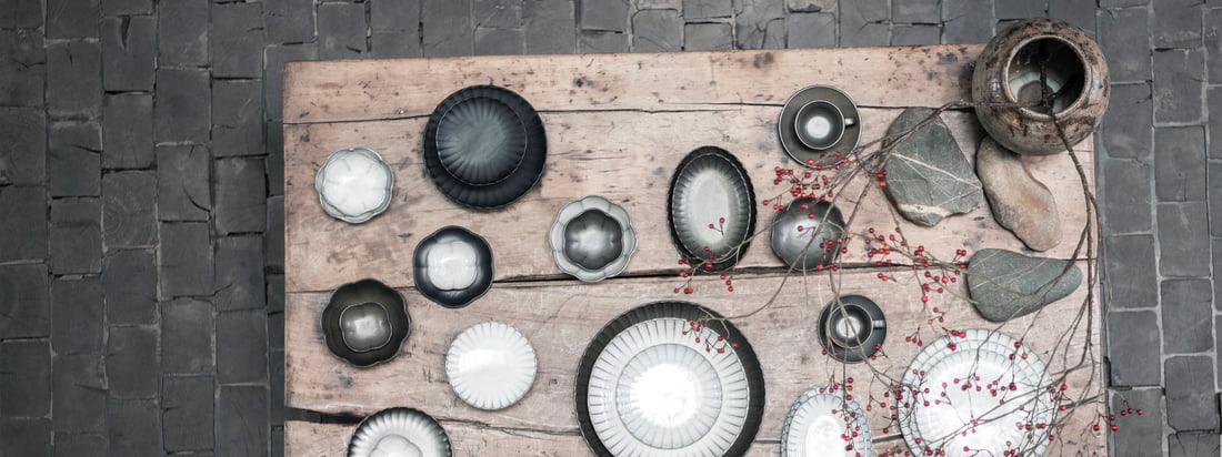 Inku Tableware by Sergio Herman von Serax ist eine Kollektion, die kulinarisches Know-How mit künstlerischem Handwerk vereint. In Zusammenarbeit mit dem renommierten Küchenchef Sergio Herman, schafft Serax eine Geschirrreihe, die Hermans Leidenschaft für innovative Aromen und tadellose Präsentation verkörpert. 