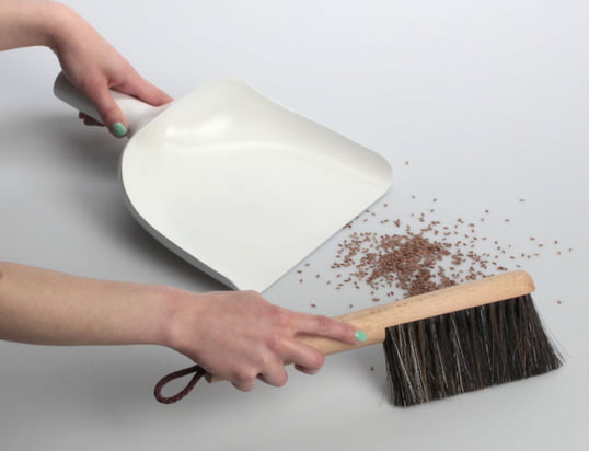 Finden Sie Haushaltshilfen wie beispielsweise Türstopper, Trittleitern oder Mehrfachsteckdosen!