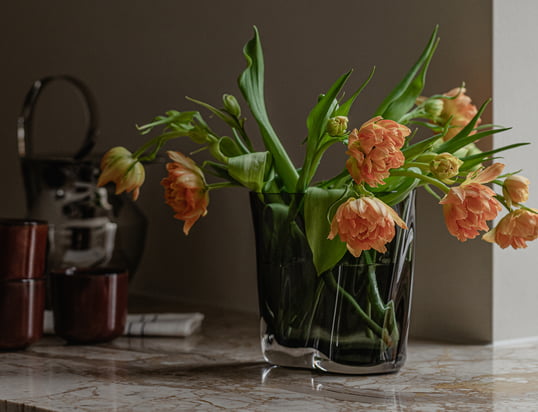 Hier finden Sie Vasen, passend zu allen Wohnsituationen. Ob Tischdekoration, Bodenaccessoire oder Dekoration auf dem Sideboard.
