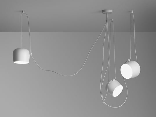 Die von den französischen Design Brüdern Bouroullec entworfene AIM LED-Pendelleuchte kann durch besonders lange Kabel flexibel überall im Raum angebracht werden und lässt beliebige Optionen zum Aufhängen zu.