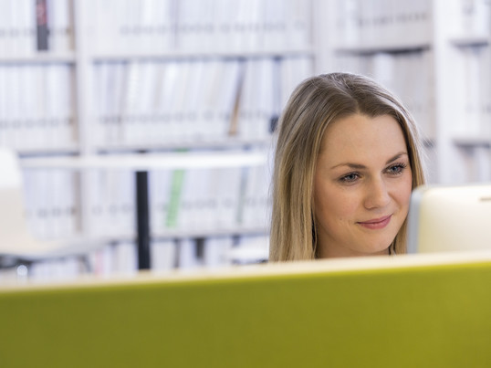 Mitarbeiter/in im Bereich Onlinemarketing - 4zu3