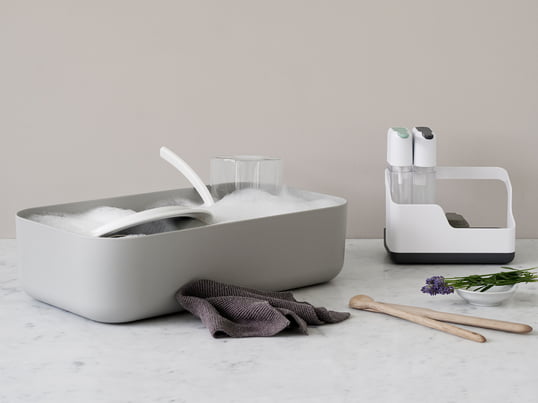 Das Dishy Spülschüssel und Abtropfbrett von Rig-Tig by Stelton wurde vom skandinavischen Designer Jens Fager entworfen ist ein beliebter Begleiter im Spülbereich.