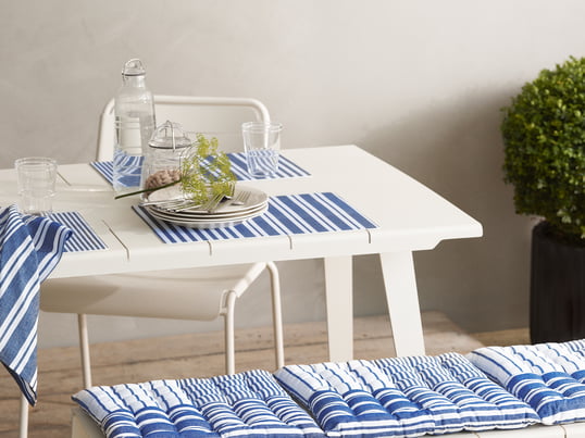 Das Tischset mit den Maßen 43 x 30 cm ist die optimale Unterlage auf dem Esstisch im Wohnbereich oder auf der Terrasse und schützt die Tischplatte vor Kratzern und Flecken.