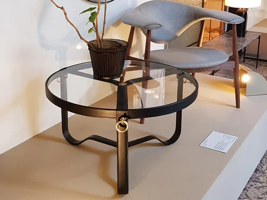 Gubi - Adnet Couchtisch, Ø 70 cm, Leder schwarz