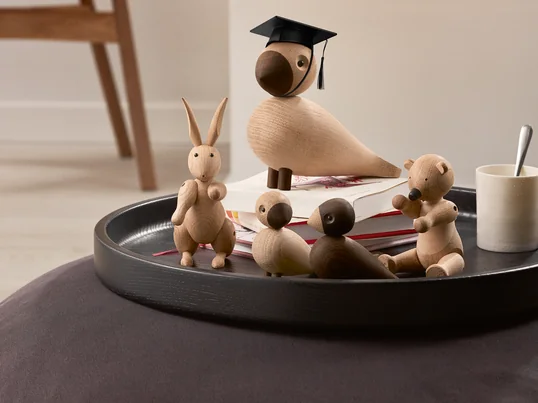 Die Little Bird Holzvögel in der Ambienteansicht: Die verschieden großen Vögel sind auf ein Minimum reduziert und haben dennoch einen ausdrucksstarken Charakter.