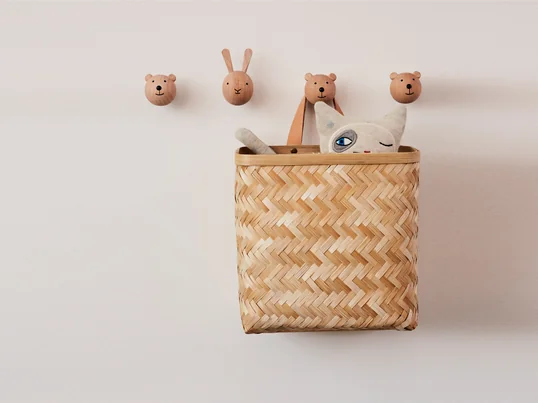 Entdecken Sie viele farbenfrohe, verspielte Accessoires für Ihre Kinder in unserem Design-Shop wie Turnbeutel, Wandhaken, Uhren, Kissen und vieles mehr!