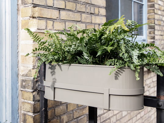 Der Kreativität sind mit der Box keine Grenzen gesetzt. Die Lieblingsblumen, Pflanzen und auch Kräuter machen sich toll in der Box und schmücken jeden Balkon auf schöne Weise.