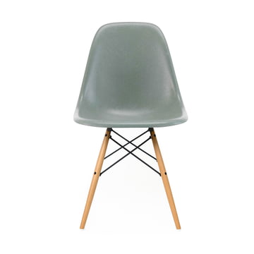 Eames Fiberglass Side Chair DSW von Vitra in Ahorn gelblich / Eames sea foam green