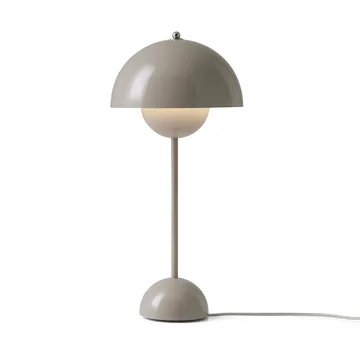 FlowerPot Tischleuchte VP3 von &Tradition in grau-beige