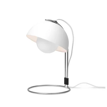 FlowerPot Tischleuchte VP4 von &Tradition in weiß matt