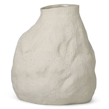 Die große Vulca Vase von ferm Living in off-white stone