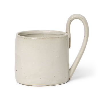 Flow Becher von Ferm Living in der Farbe off-white