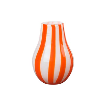 https://cdn.connox.de/m/100106/590132/media/Broste-Copenhagen/2022_AW/Broste-Copenhagen-Ada-Stripe-Vase-22-5-cm-pumpkin-orange.jpg