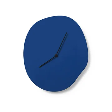Melt Wanduhr von Ferm Living in der Farbe blau
