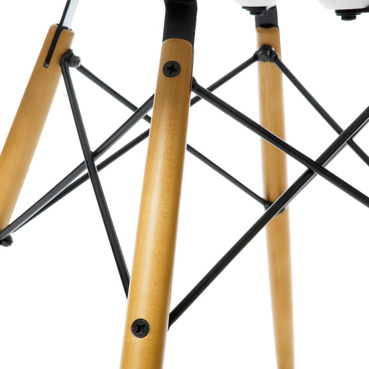 Eames Plastic Side Chair DSW von Vitra