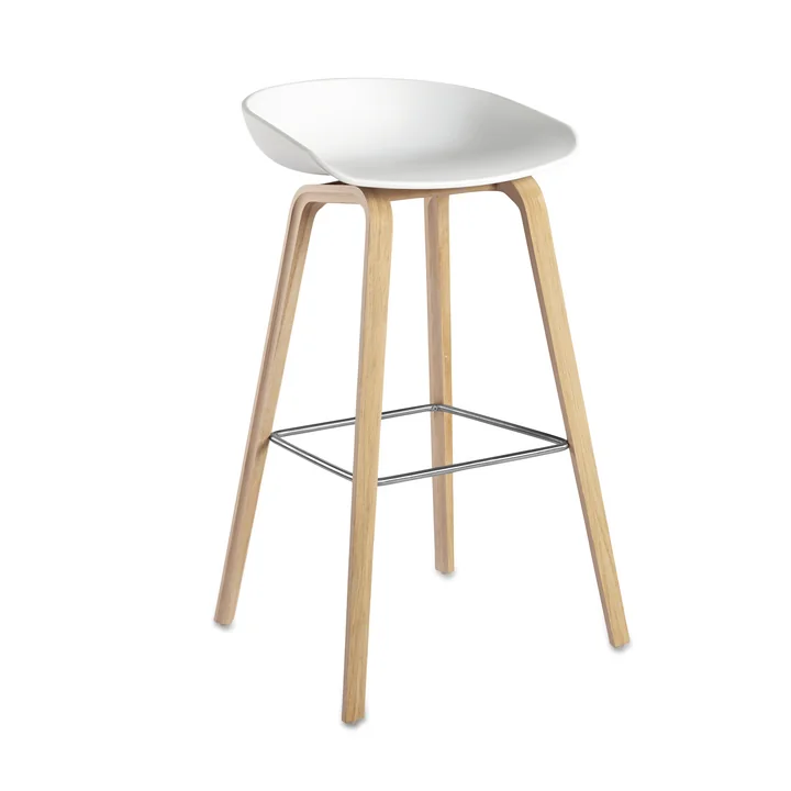 About A Stool AAS 32 H75 von HAY Gestell Eiche (geseift) / Sitzschale Weiß, Kunststoffgleiter