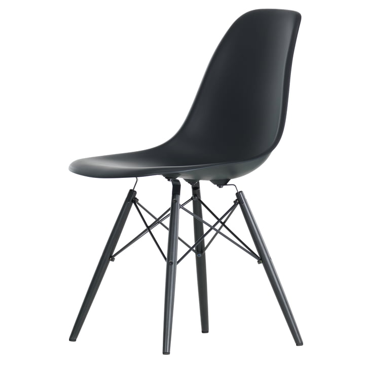 Eames Plastic Side Chair DSW von Vitra in Ahorn schwarz / basic dark