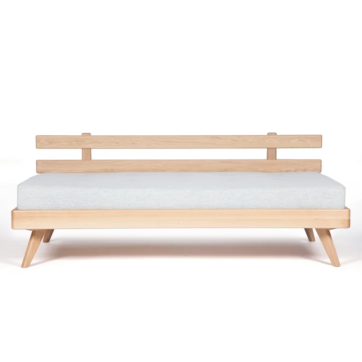 Remix Nightcouch Hallingdal 123 von The Hansen Family in Hellgrau