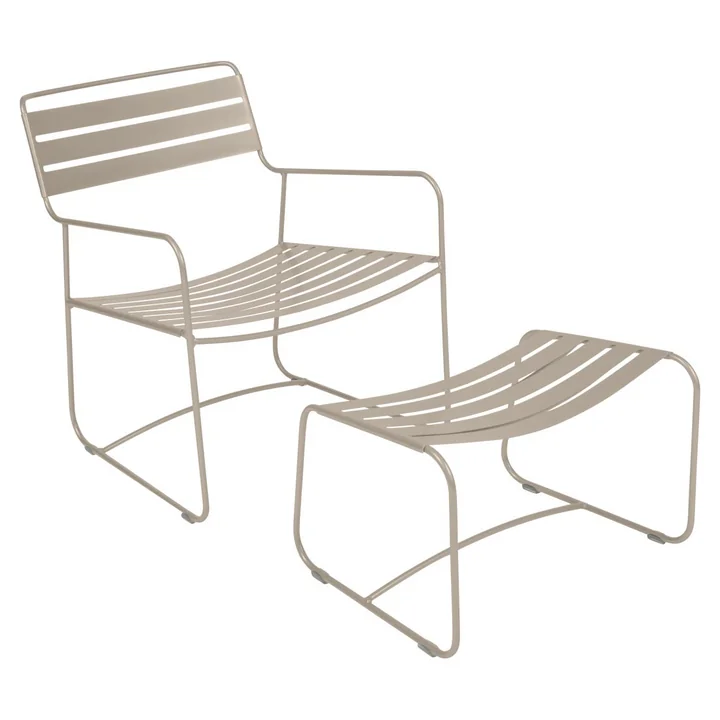 Surprising Lounger Sessel + Fußablage von Fermob in Muskat