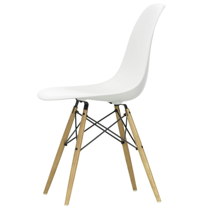 Eames Plastic Side Chair DSW von Vitra in Esche honigfarben / weiß