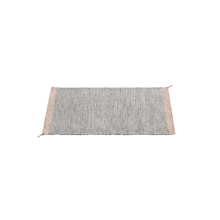 Der Ply Rug 85 x 140 cm in schwarz-weiß von Muuto
