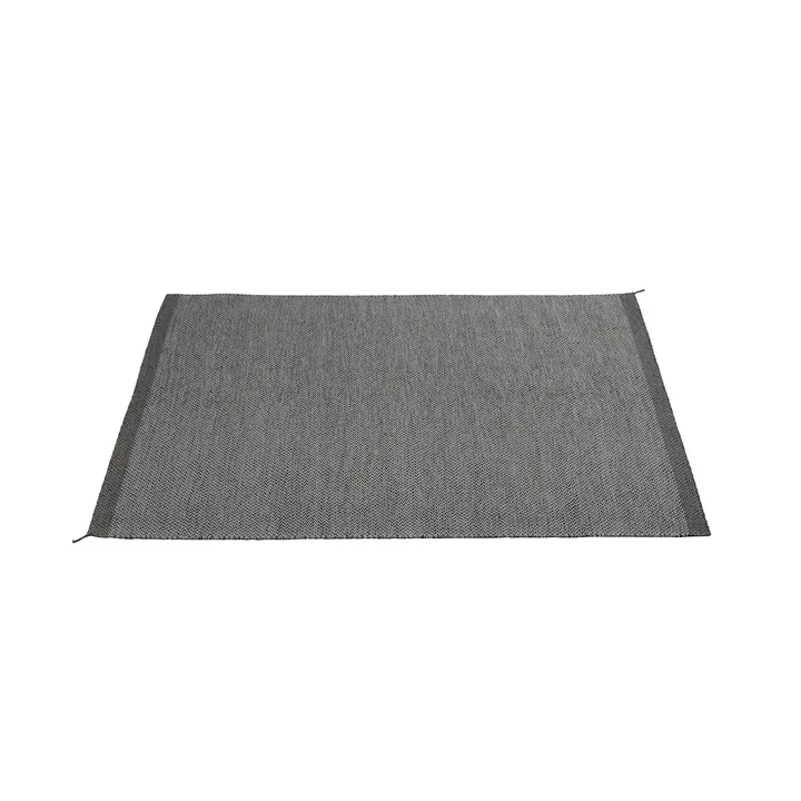 Der Ply Rug 170 x 240 cm in dunkelgrau von Muuto