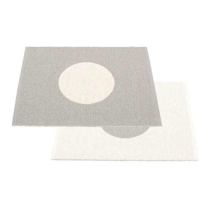 Vera Small One Wendeteppich 70 x 90 cm von Pappelina in Warmgrey/ Vanilla