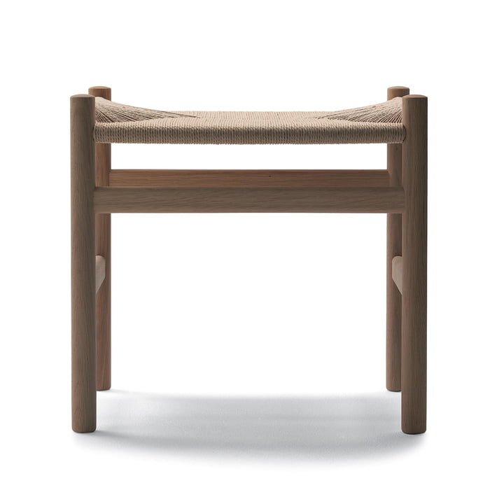 Der Carl Hansen - CH53 Hocker in Eiche geseift mit Naturgeflecht