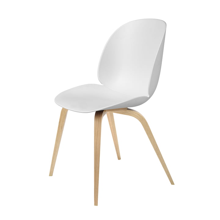Beetle Dining Chair Wood Base von Gubi in Eiche / Weiß
