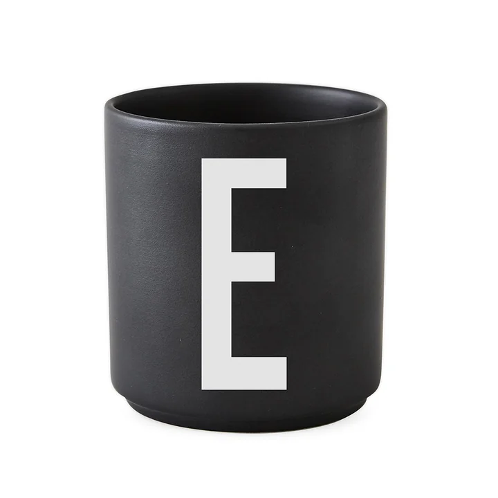 AJ Porzellan Becher E von Design Letters in Schwarz